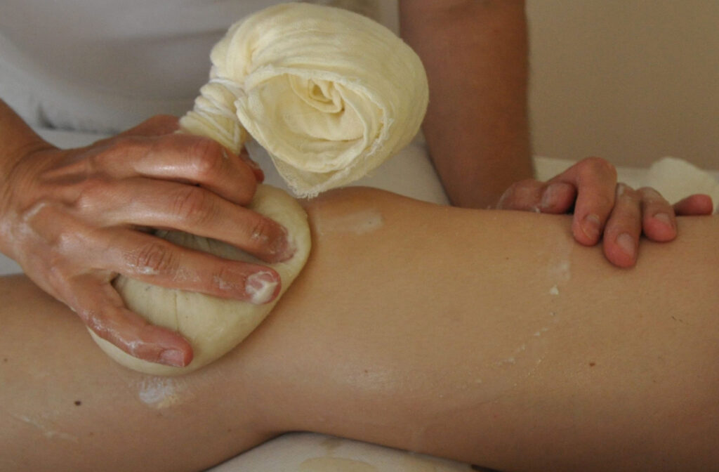 Bild einer Ayurveda-Behandlung.